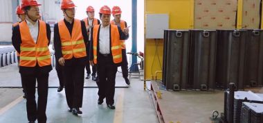 远友半导体制造有限公司董事(shi)、副總裁(cai)朱兵到(dao)公司調(diao)研